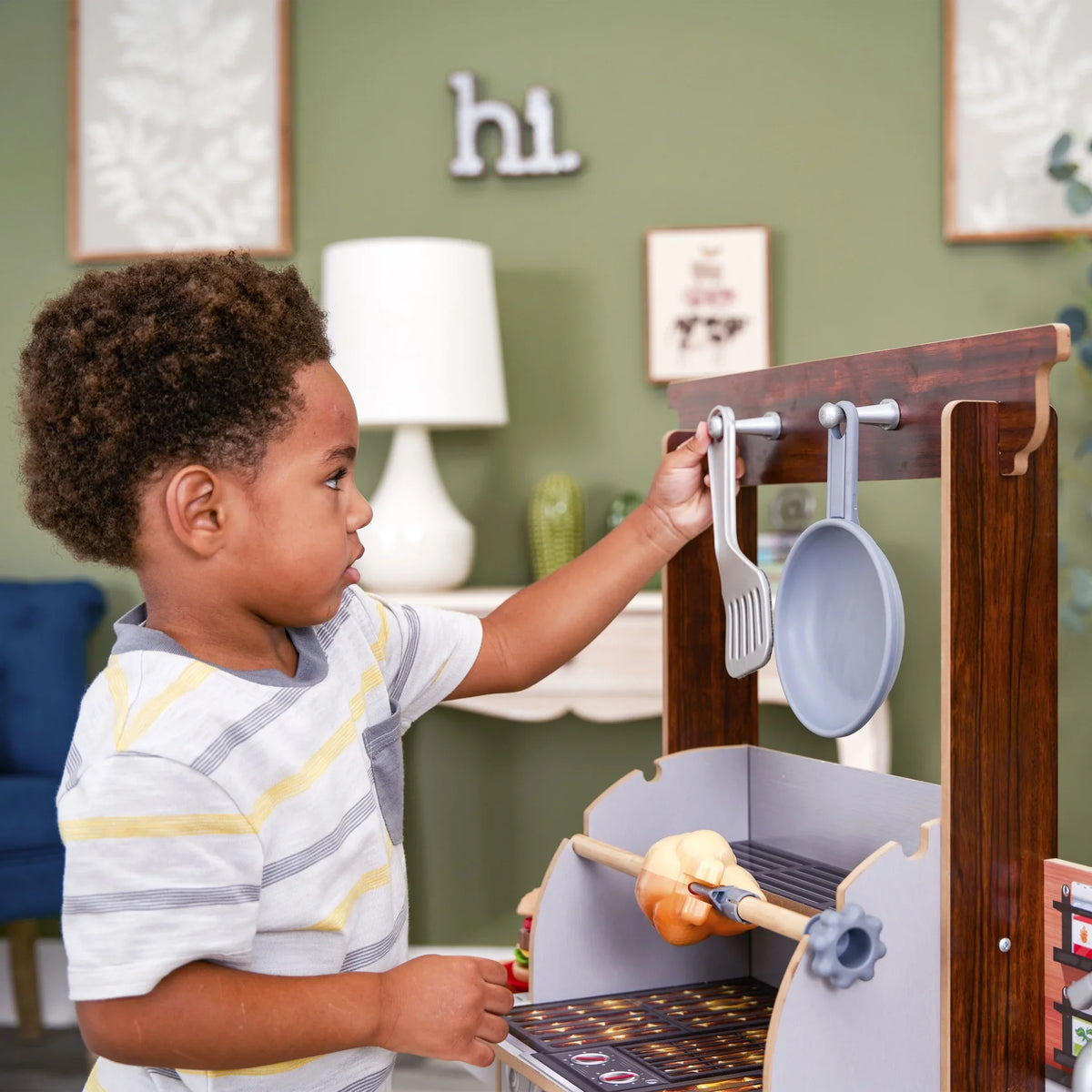 KidKraft Spin & Reveal Wooden Grill & Play Kitchen with Water-Reveal Food & 21 Accessories