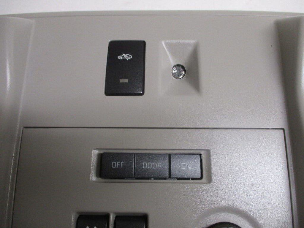 Pre-Owned 2015-2020 Cadillac Escalade Overhead Roof Console w/Homelink & Sunroof OEM LKQ (Good)